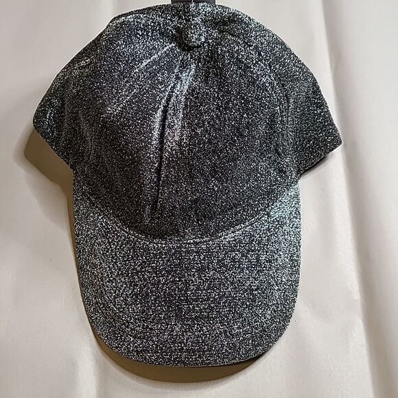 (NWT) BP SILVER METALLIC BASEBALL CAP ONE SIZE - Picture 1 of 3